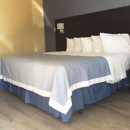 Days Inn By Wyndham Airport - Phoenix Esterno foto