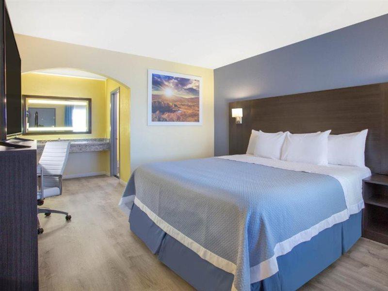 Days Inn By Wyndham Airport - Phoenix Esterno foto