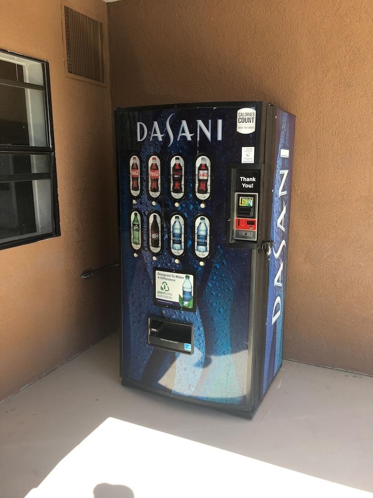 Days Inn By Wyndham Airport - Phoenix Esterno foto