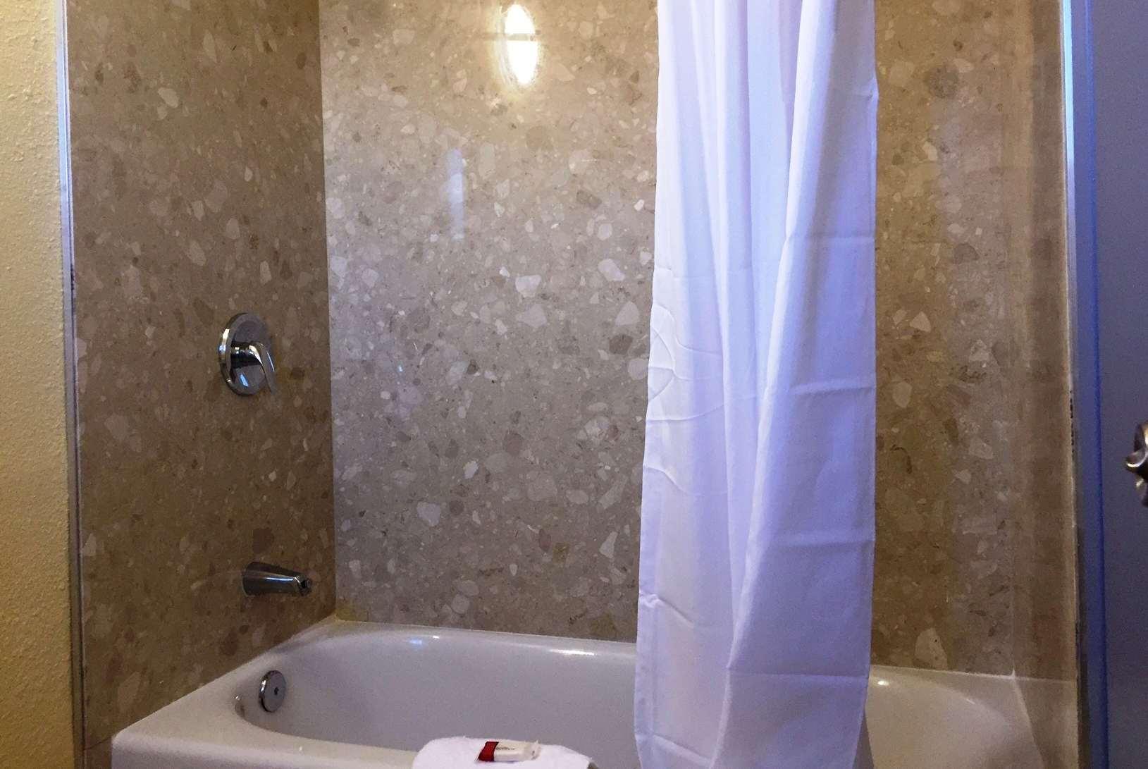 Days Inn By Wyndham Airport - Phoenix Esterno foto