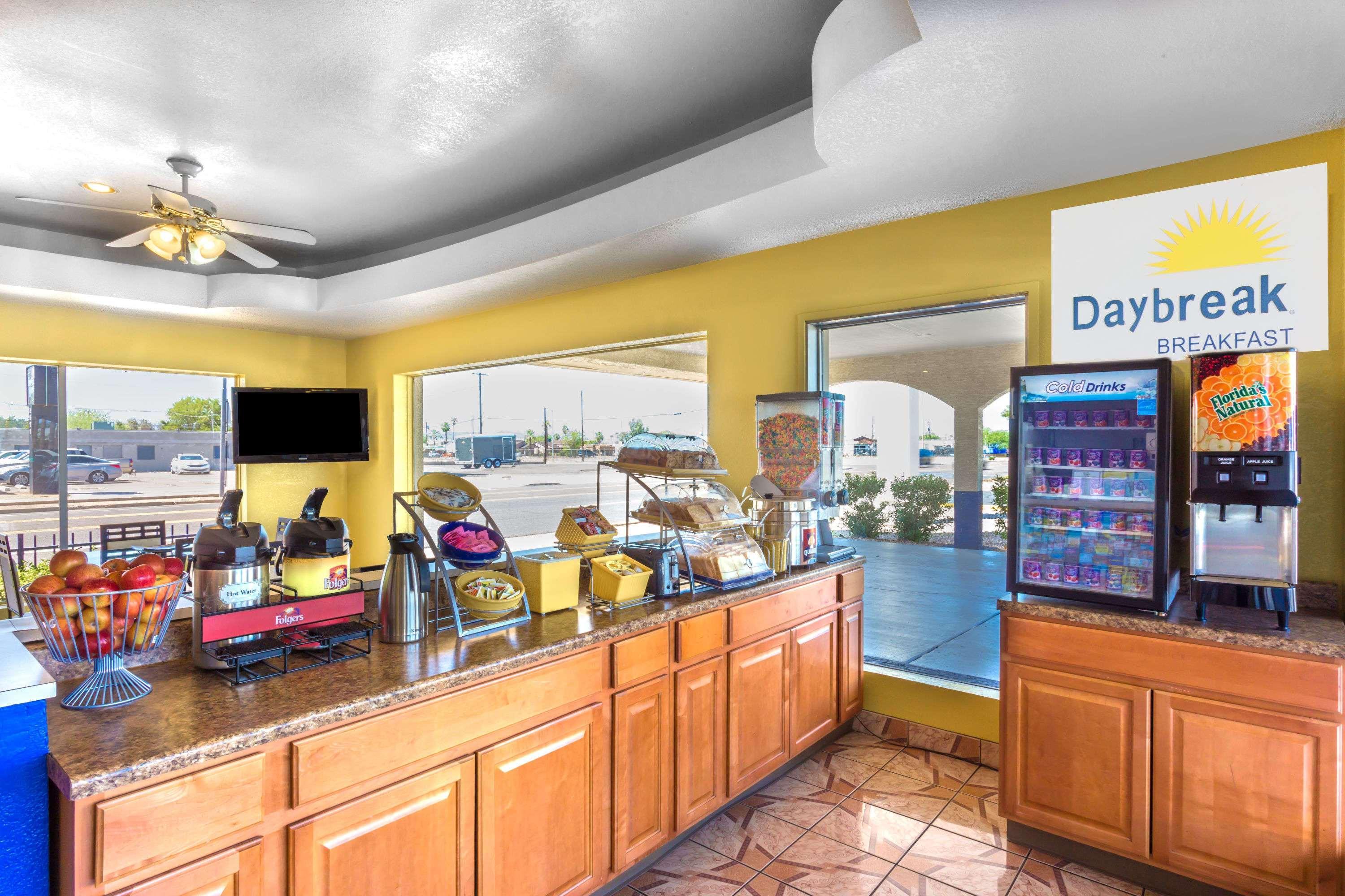 Days Inn By Wyndham Airport - Phoenix Esterno foto