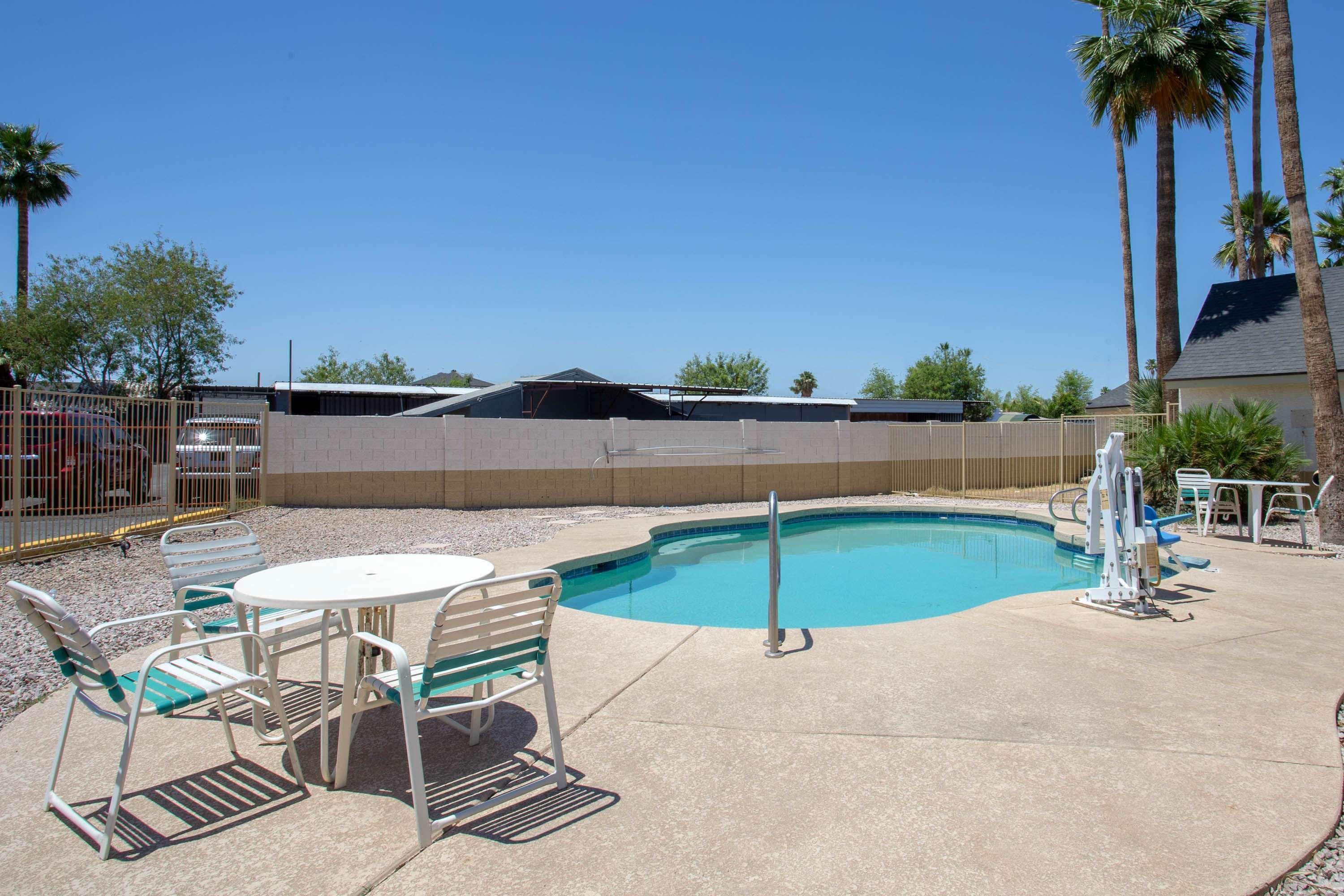 Days Inn By Wyndham Airport - Phoenix Esterno foto