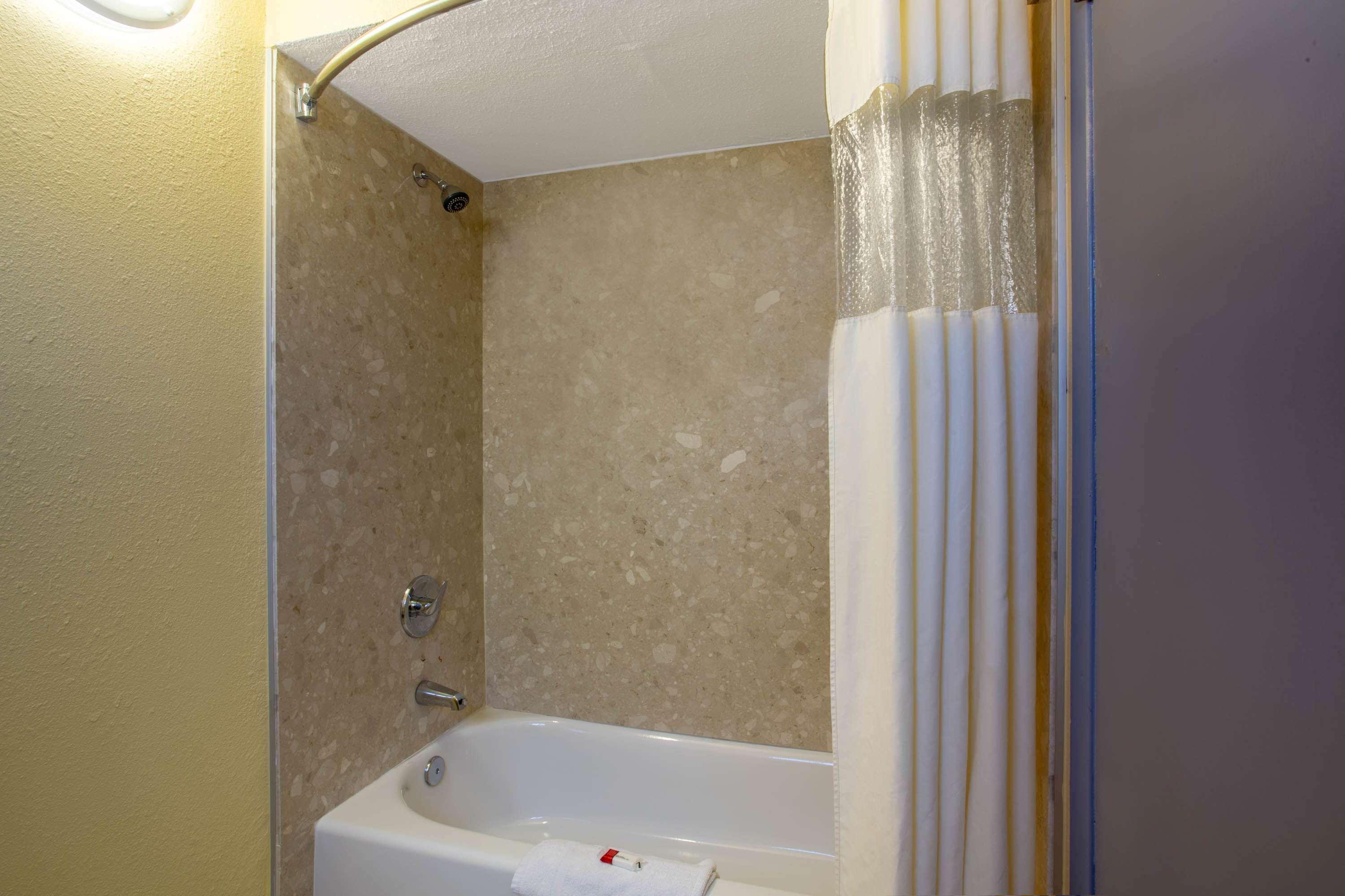 Days Inn By Wyndham Airport - Phoenix Esterno foto