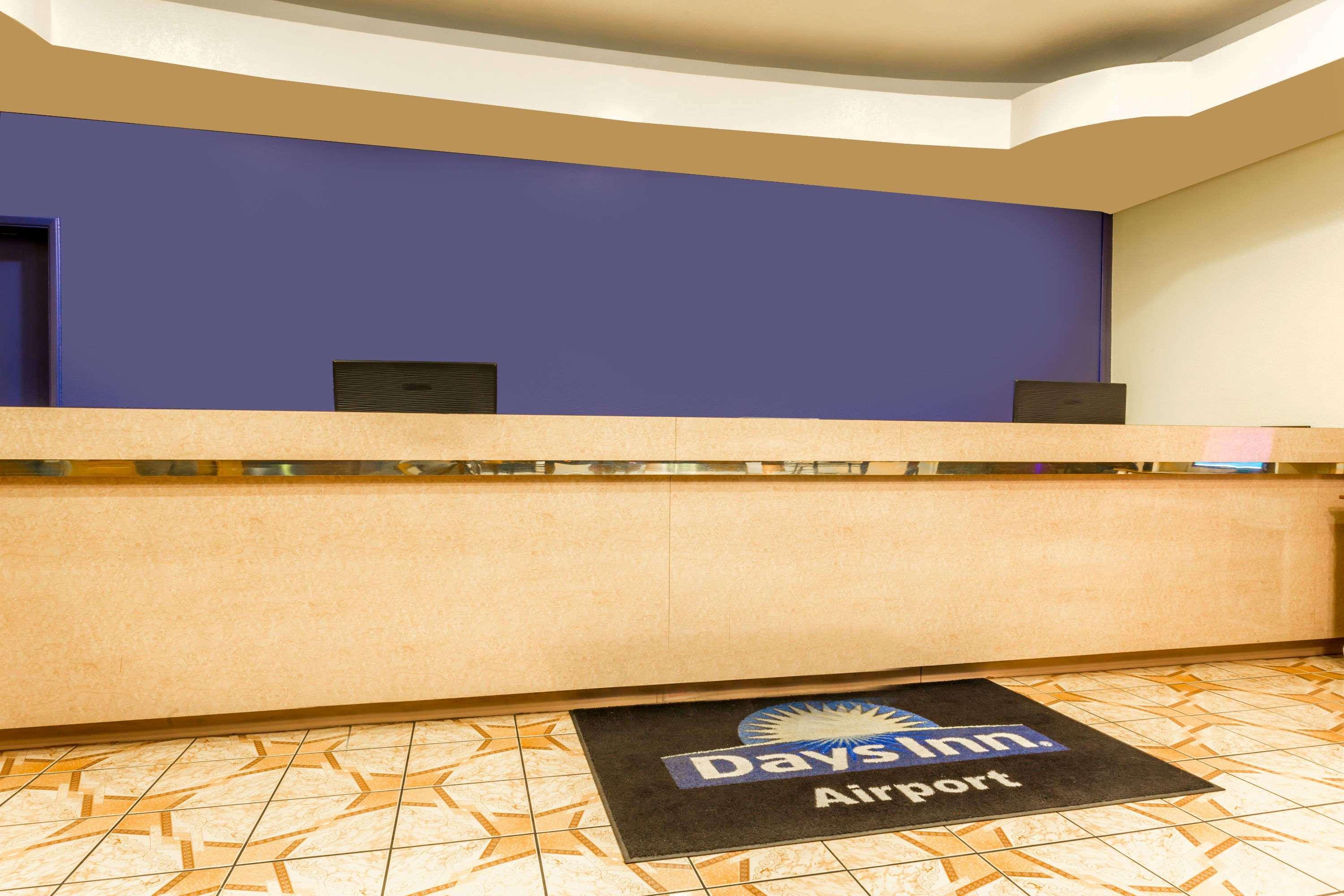 Days Inn By Wyndham Airport - Phoenix Esterno foto