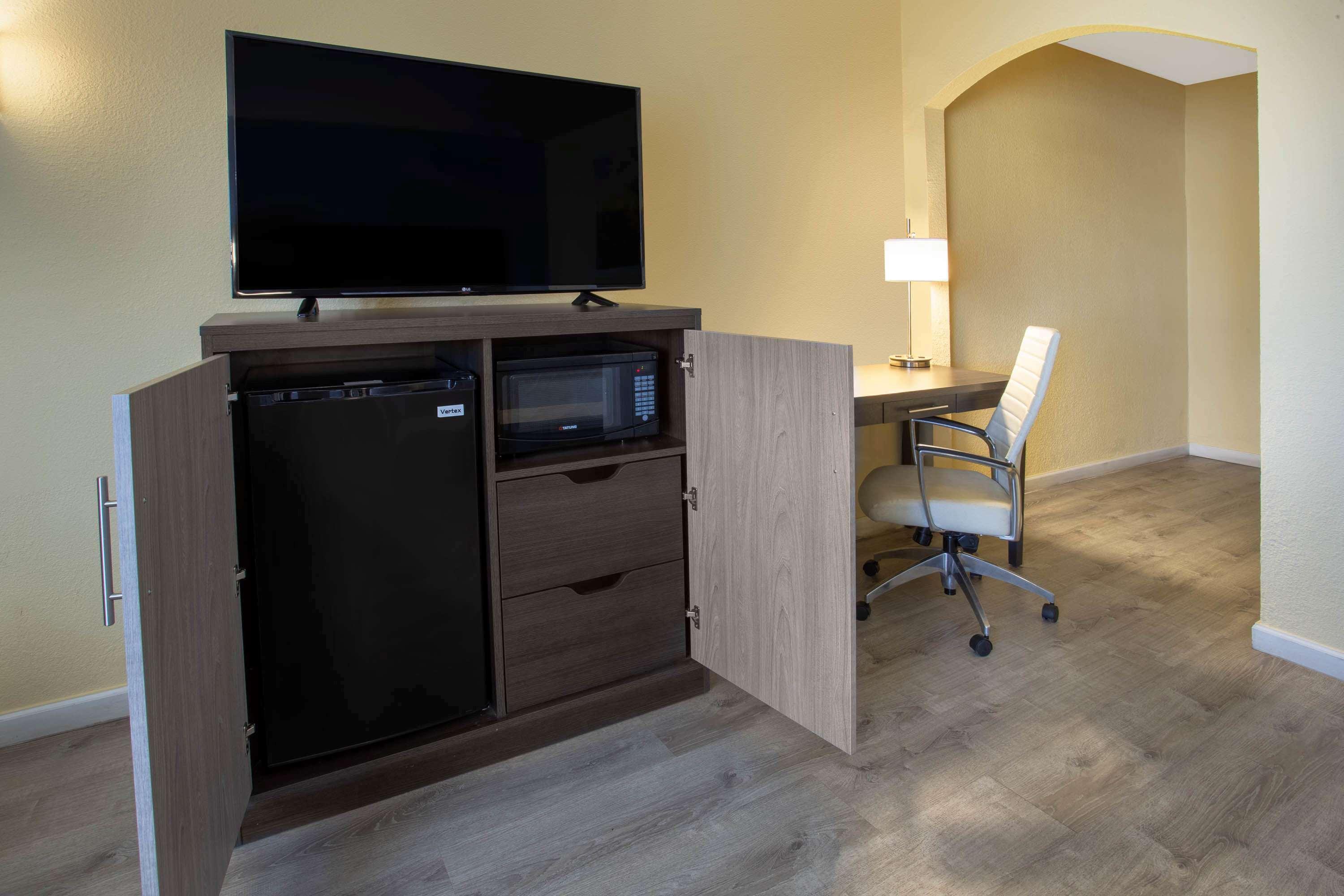 Days Inn By Wyndham Airport - Phoenix Esterno foto
