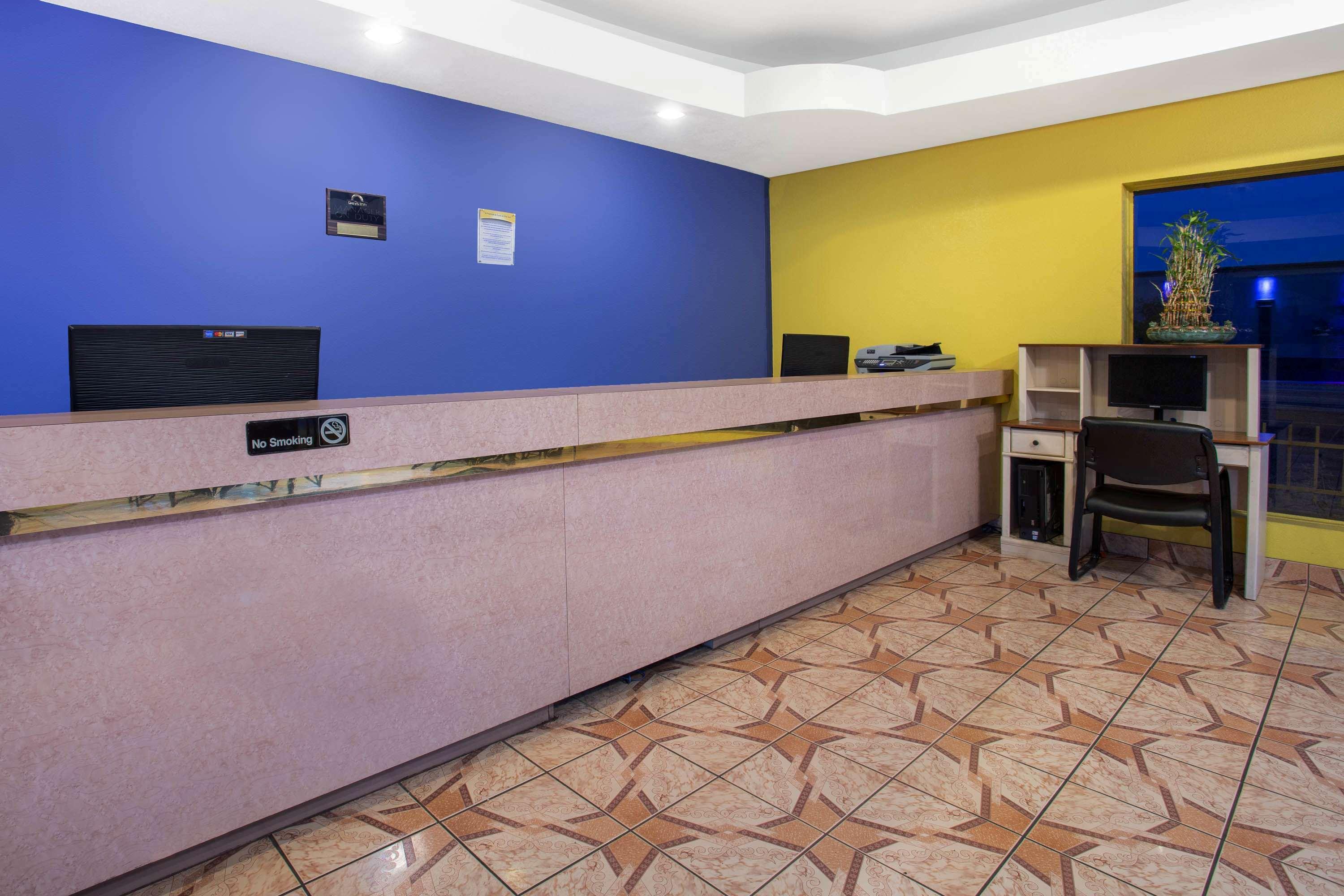 Days Inn By Wyndham Airport - Phoenix Esterno foto
