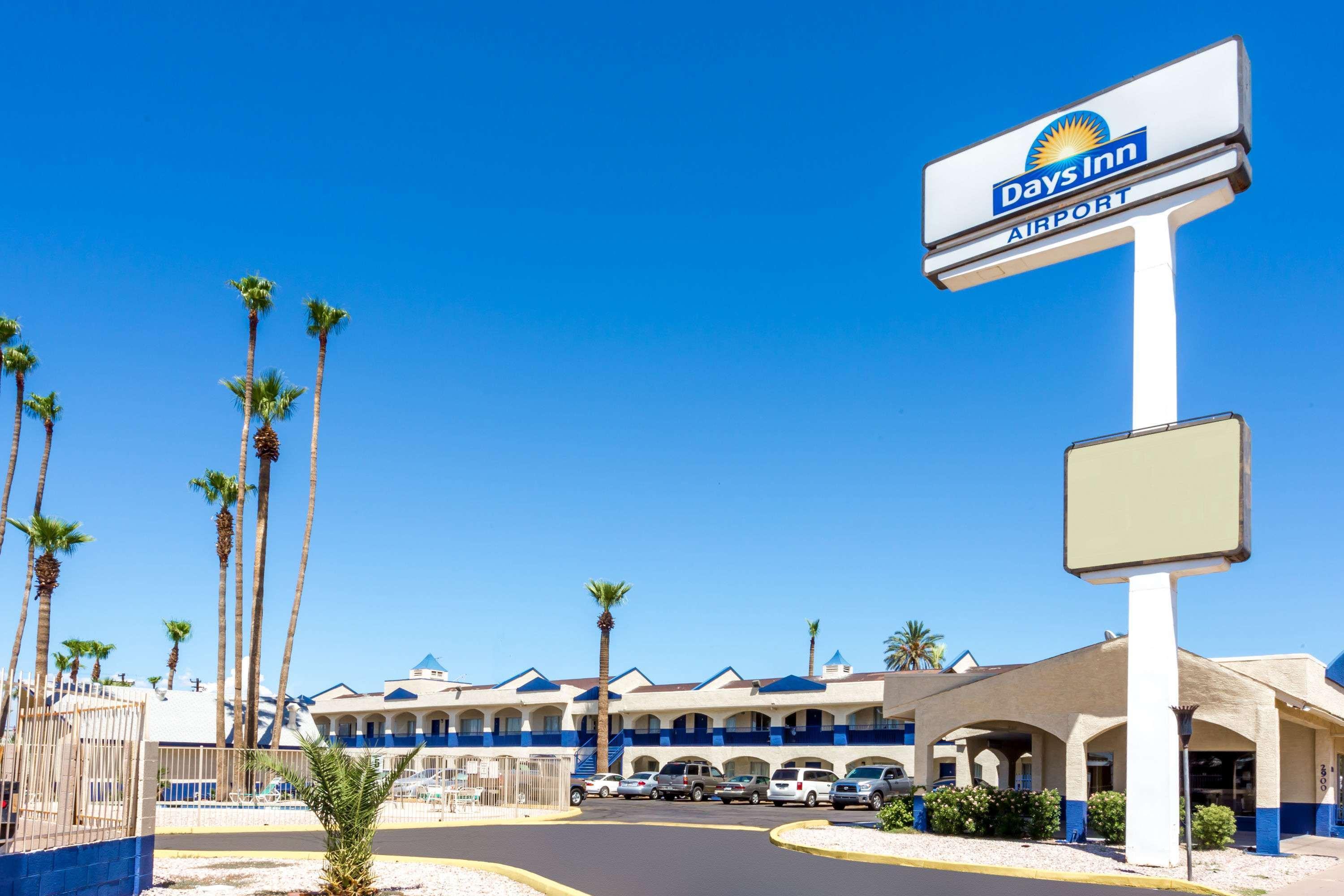 Days Inn By Wyndham Airport - Phoenix Esterno foto