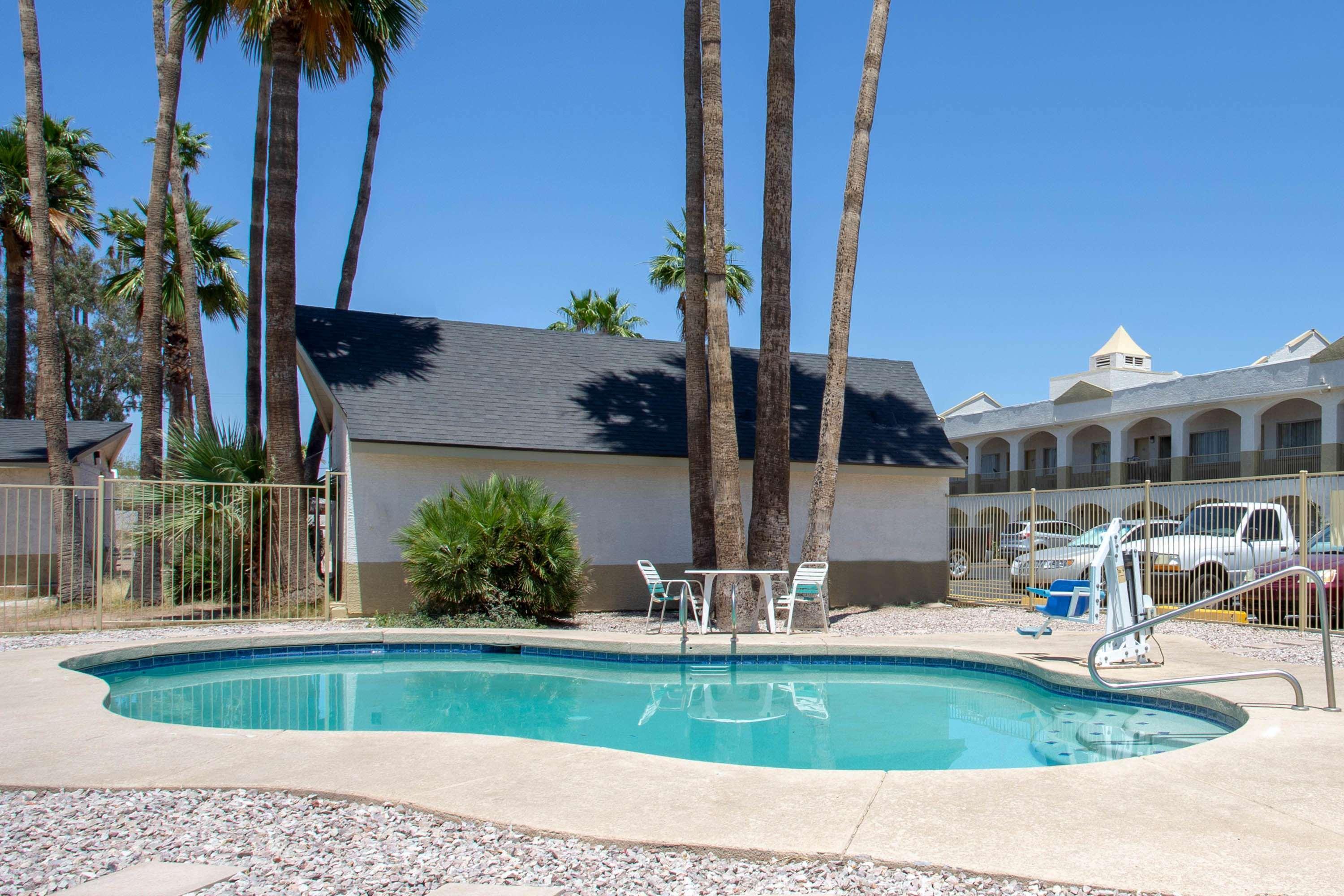 Days Inn By Wyndham Airport - Phoenix Esterno foto