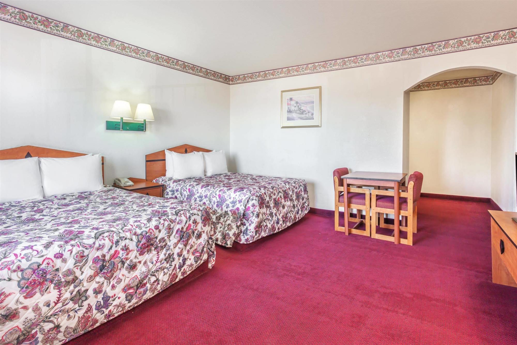 Days Inn By Wyndham Airport - Phoenix Esterno foto