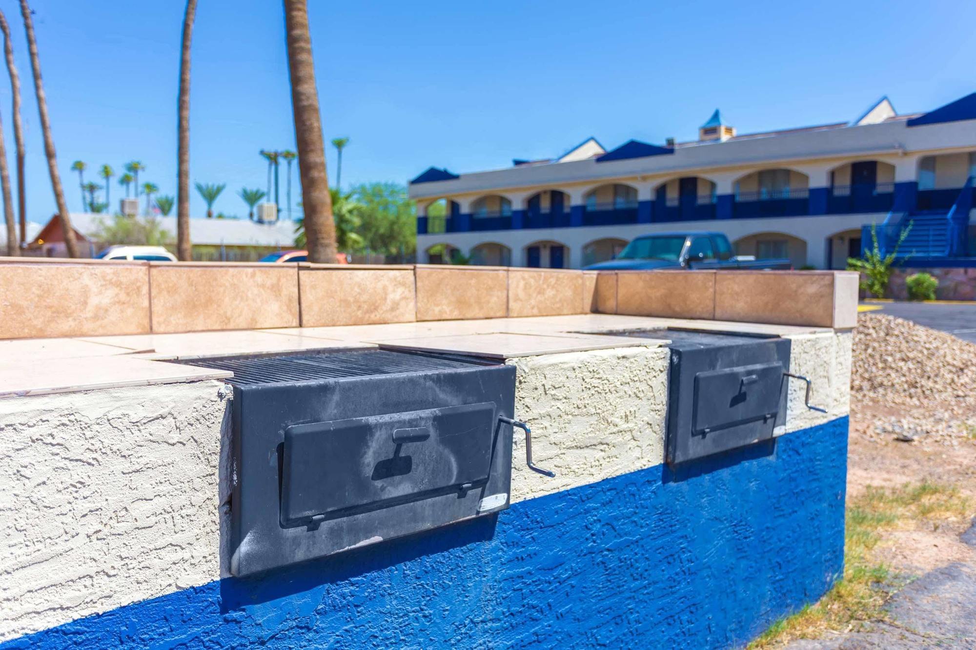 Days Inn By Wyndham Airport - Phoenix Esterno foto